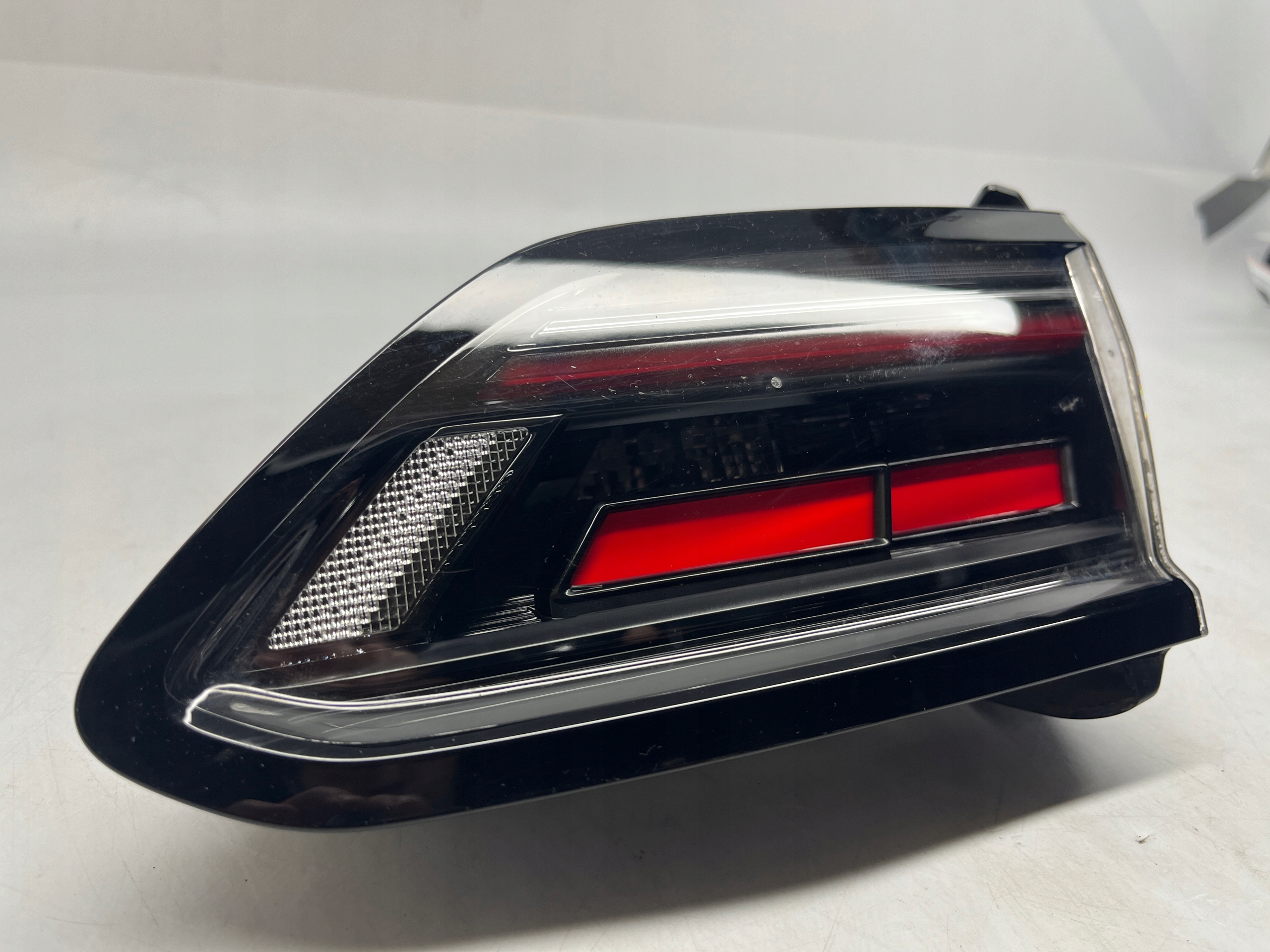 VW ARTEON SHOOTING BRAKE KOMBI 2017- LAMPA KLAPY LED PRAWY TYŁ 3G8945308AF - obrazek 4