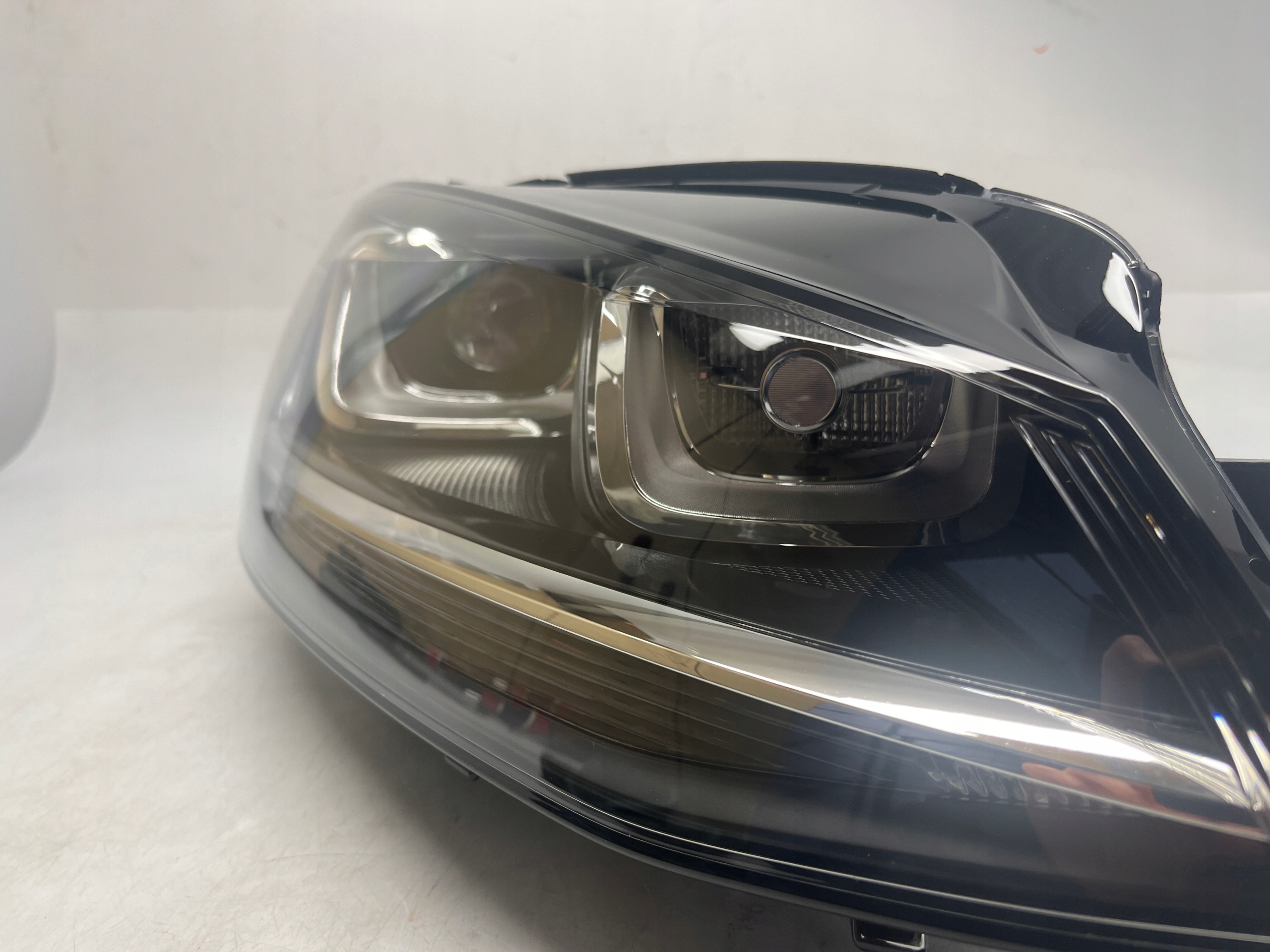 VOLKSWAGEN GOLF VII REFLEKTOR PRZÓD PRAWY LAMPA PZETWORNICA XENON 5G1941032 - obrazek 4