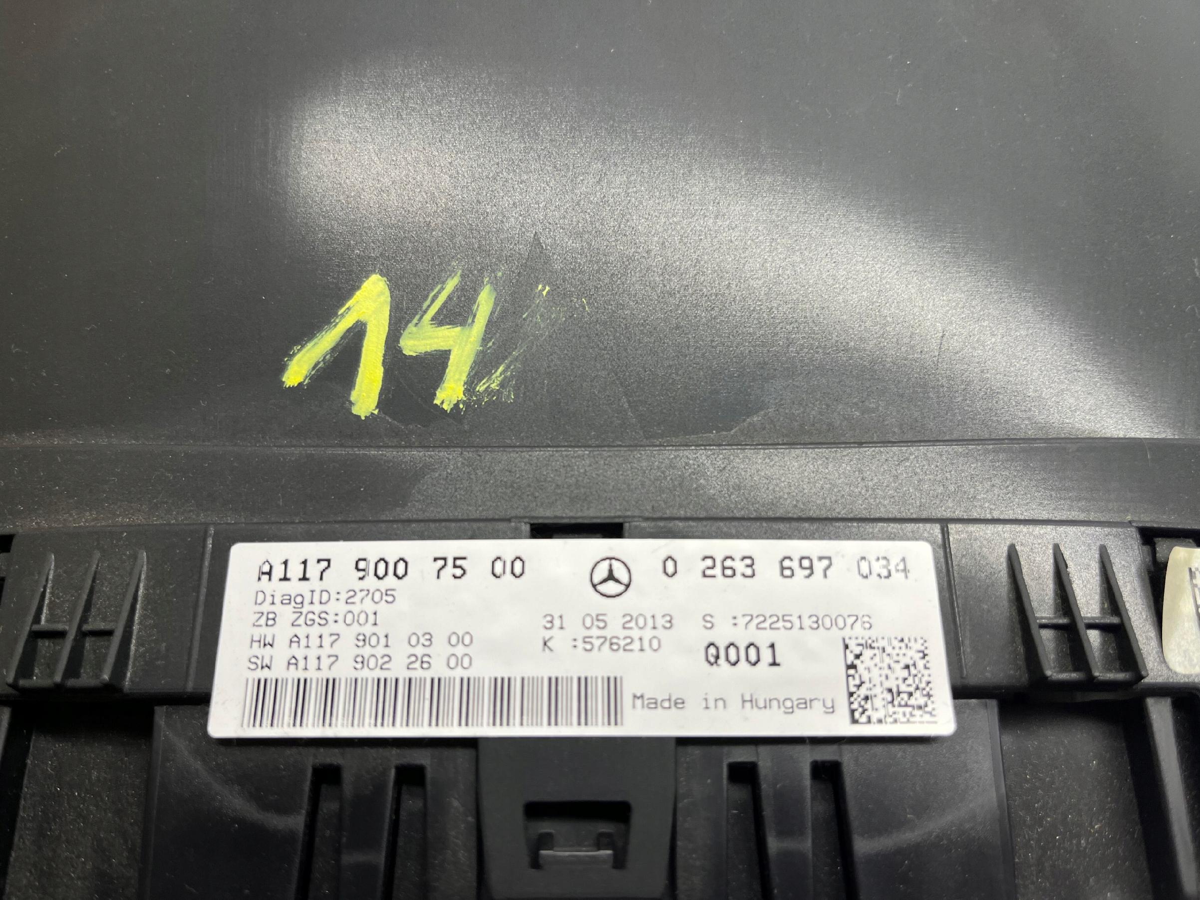 Mercedes CLA A117 W117 Wskaźniki licznik zegary A1179007500 - obrazek 2
