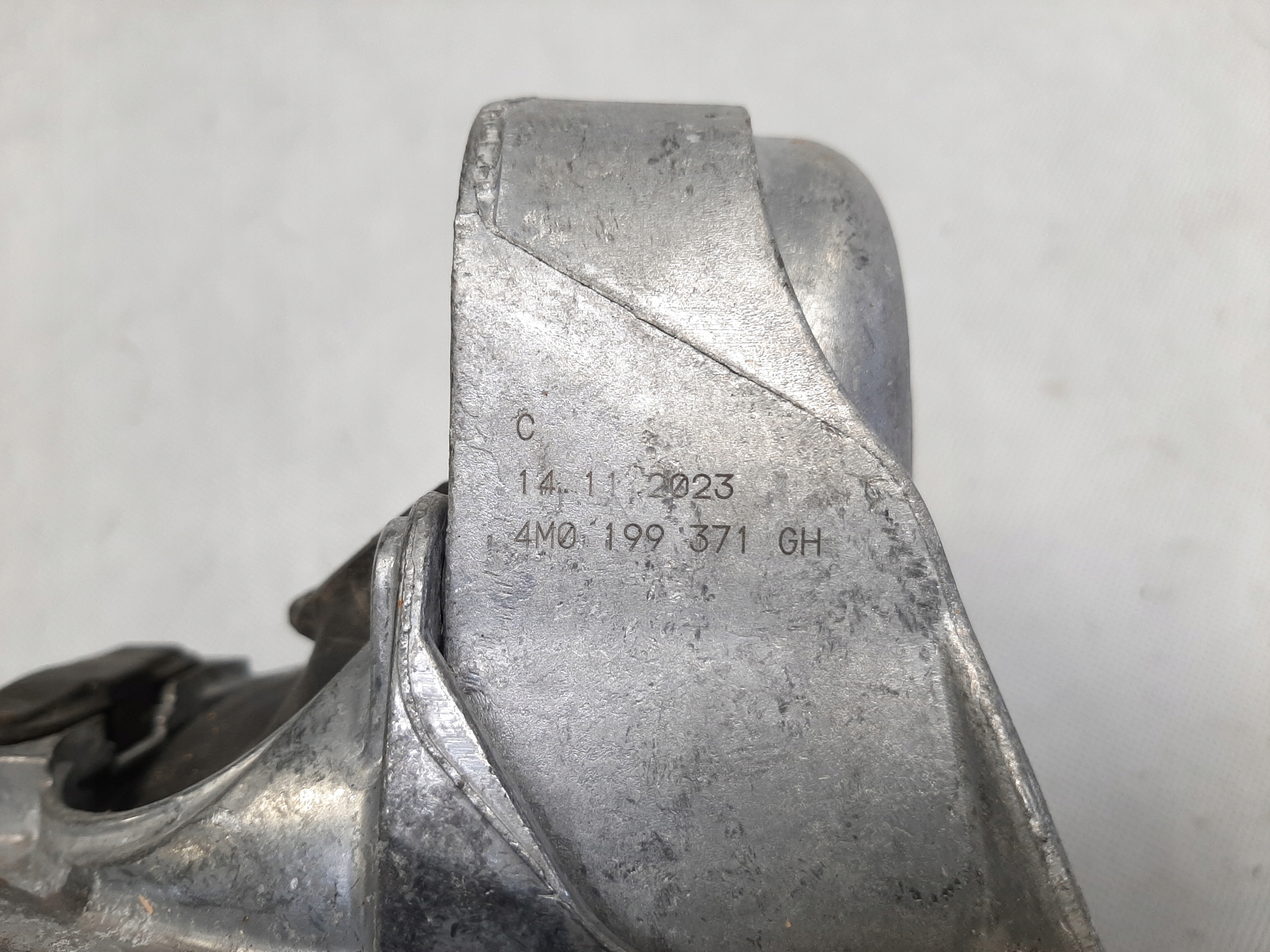 Audi Q7 Q8 Łapa Mocowanie Silnika Poduszka Silentblock LEWA 4M0199371GH - obrazek 3