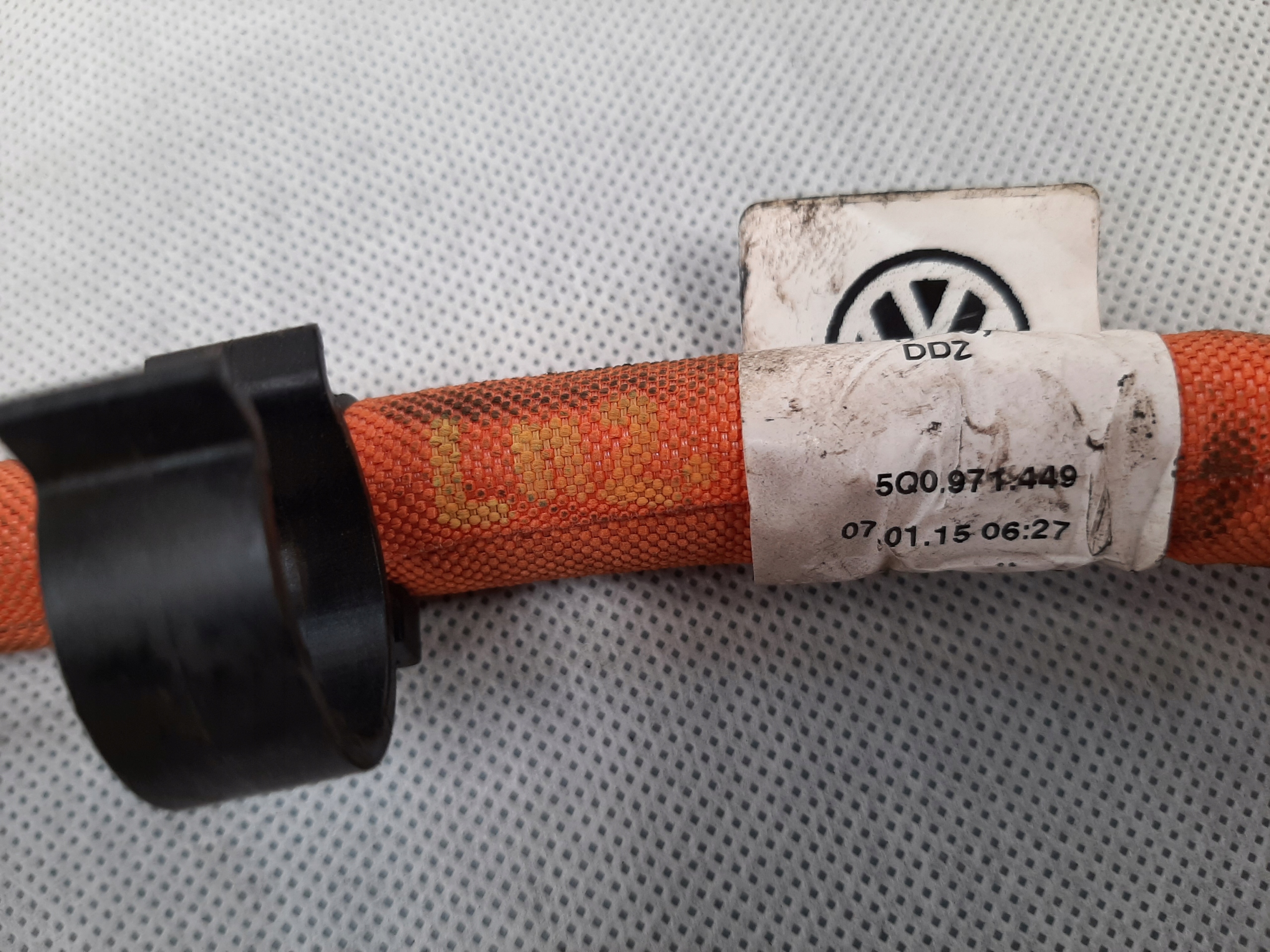Volkswagen Golf Passat Przewód Wysokowoltowy do Sprężarki Klimy 5Q0971449 - obrazek 2