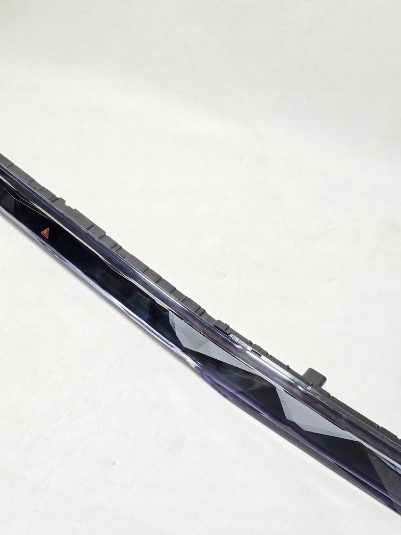 BMW i7 G70 LISTWA OZDOBNA PANEL PRZYCISK ŚWIATEŁ AWARYJNYCH 173138 5A7DCC0 - obrazek 6